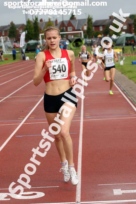Womens under-17s 1500 metres, Northern Under-17s/U-15s and U13s Champs, Leigh Sports Village, Leigh. Photo: David T. Hewitson/Sports for All Pics